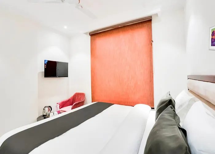 Hotel Retreat Inn New Delhi
